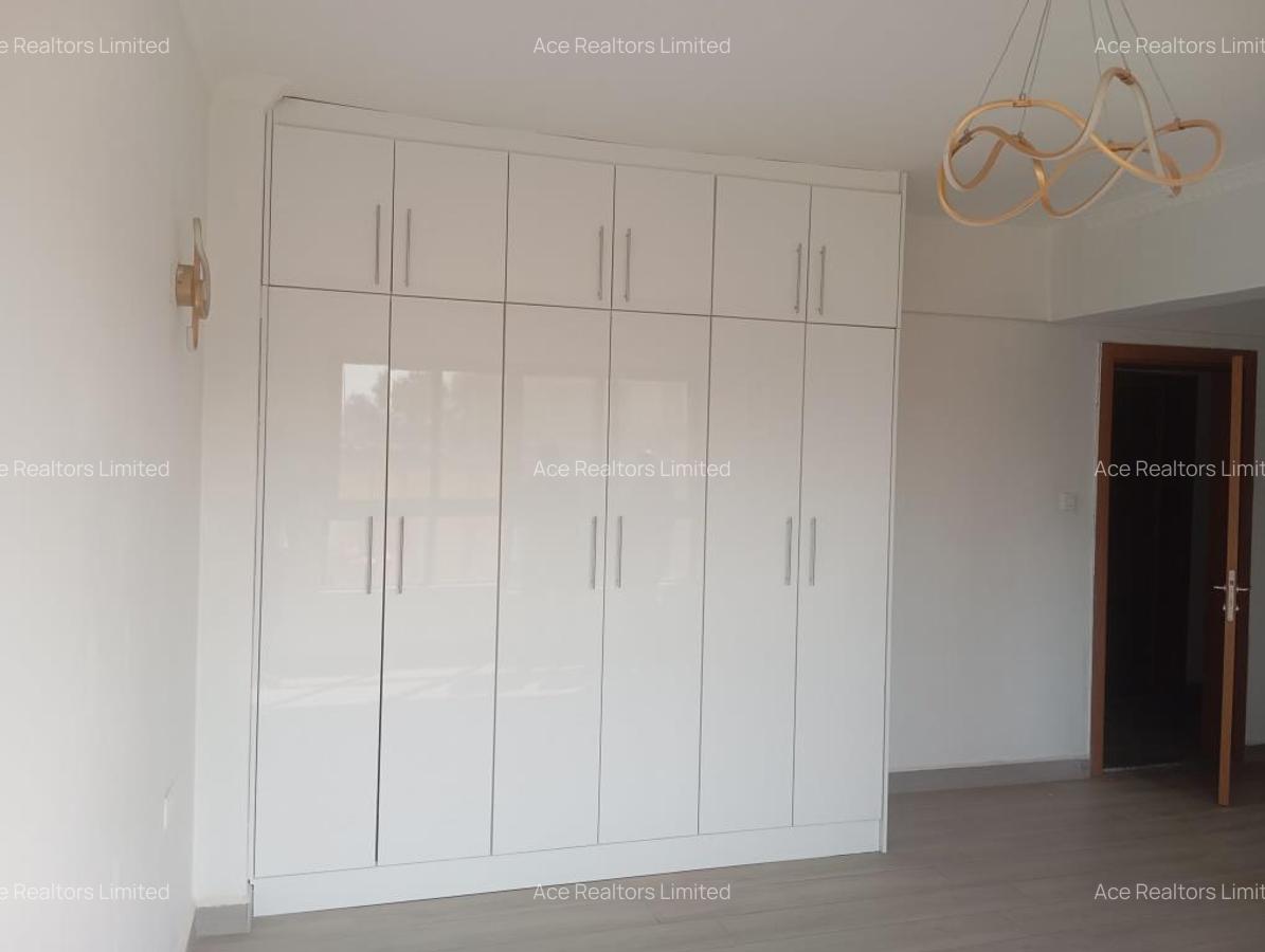 3 Bed Apartment with En Suite at Rose Avenue - 7