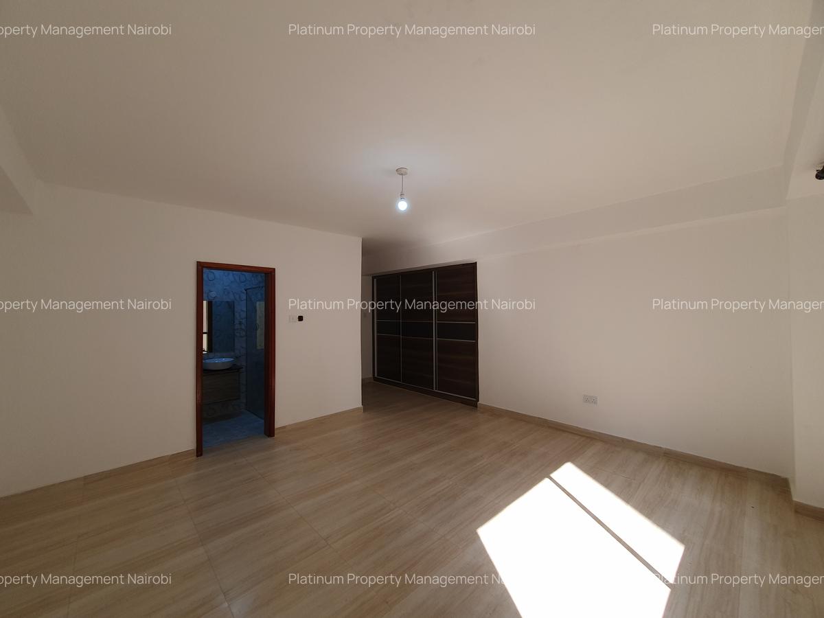 4 Bed Apartment with En Suite in Parklands - 18