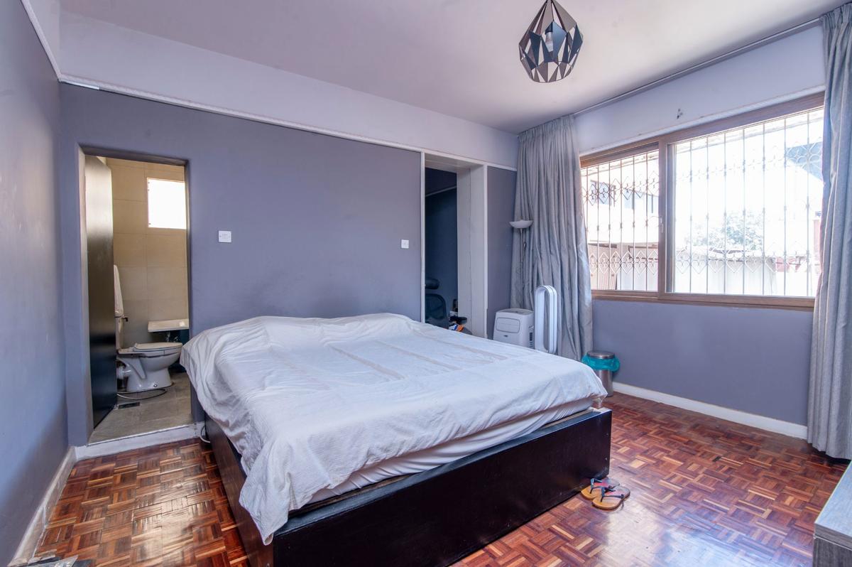 5 Bed Apartment with En Suite in Parklands - 17