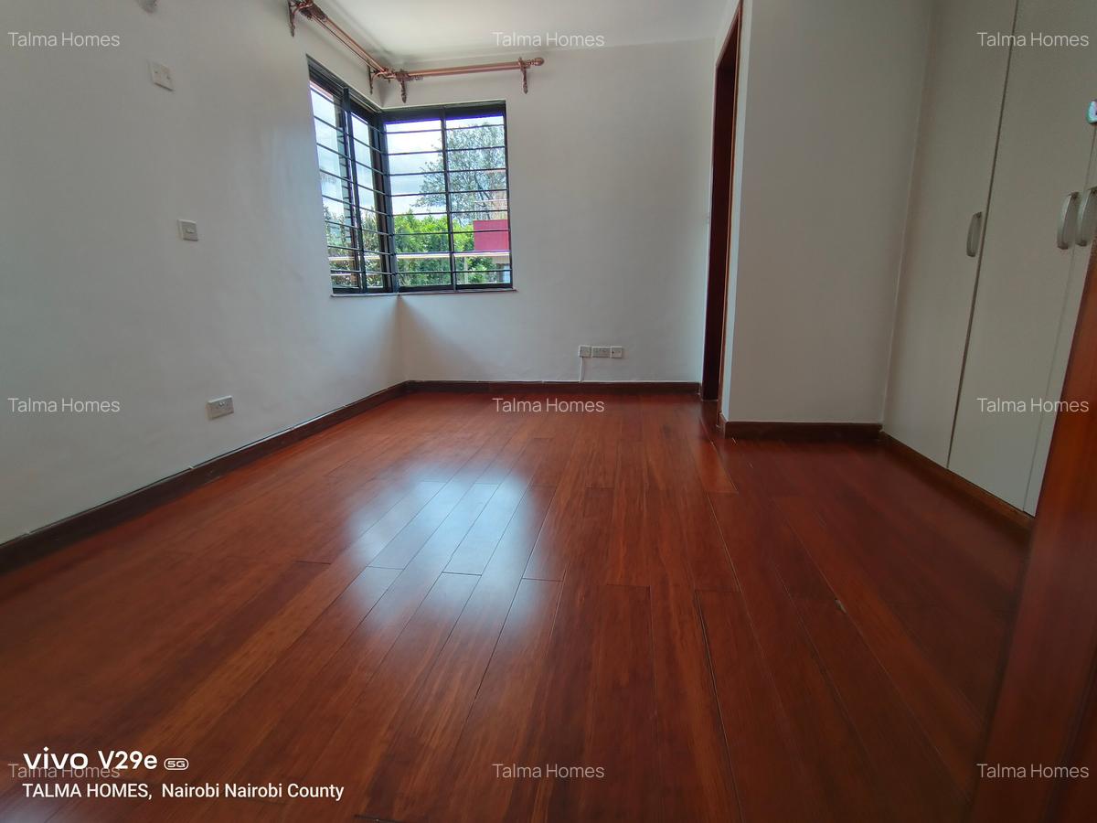 5 Bed Townhouse with En Suite at Lavington - 12