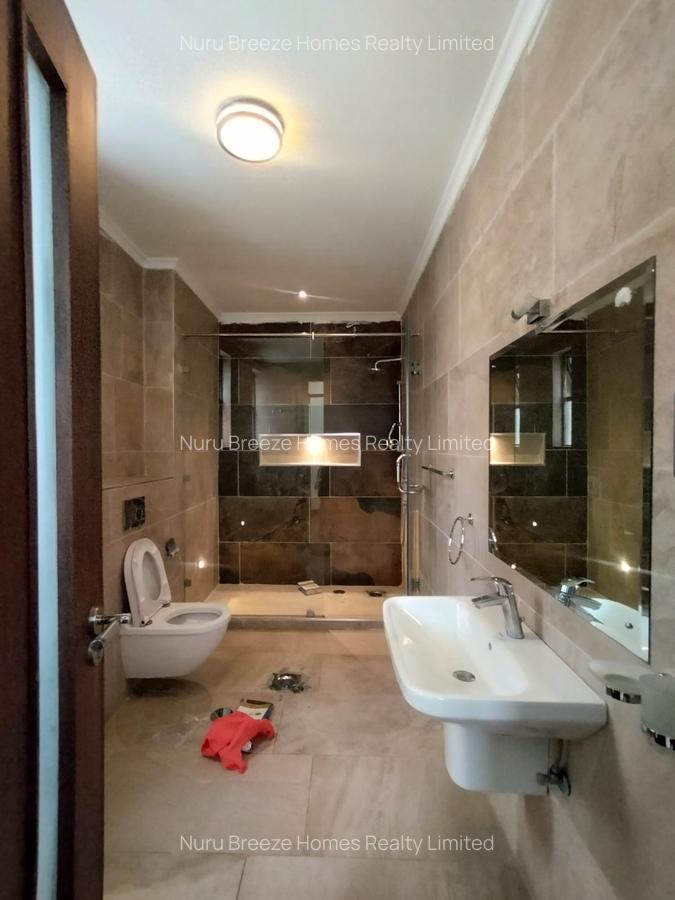 5 Bed Townhouse with En Suite in Lavington - 19