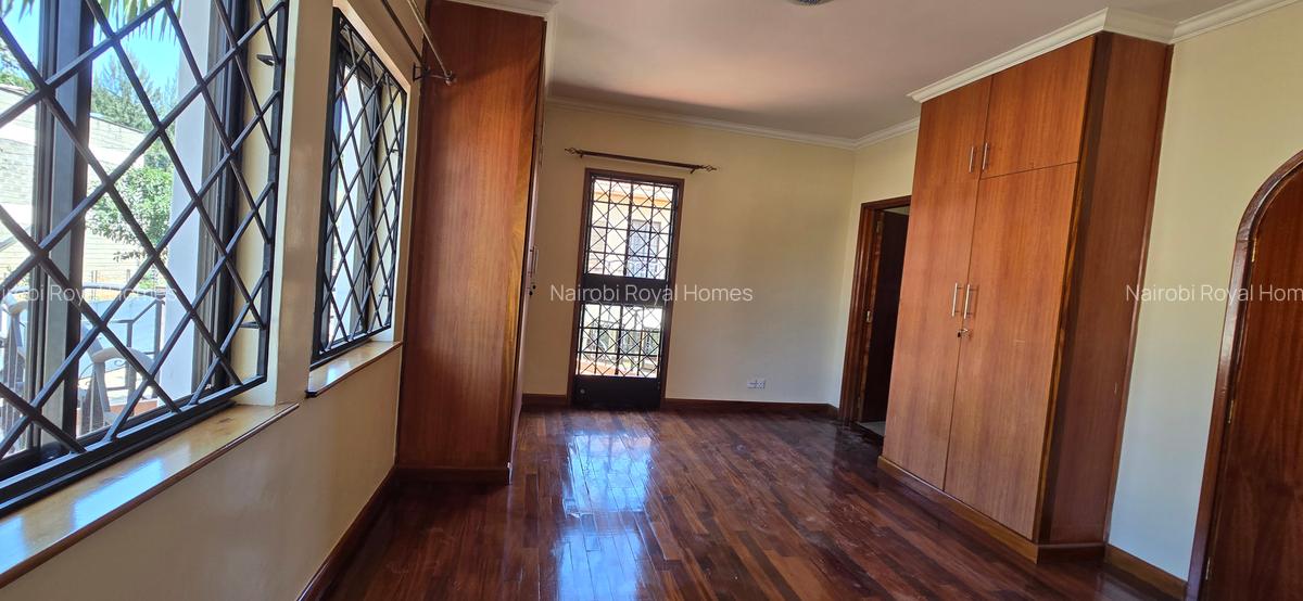 5 Bed Townhouse with En Suite at Lavington Green - 14