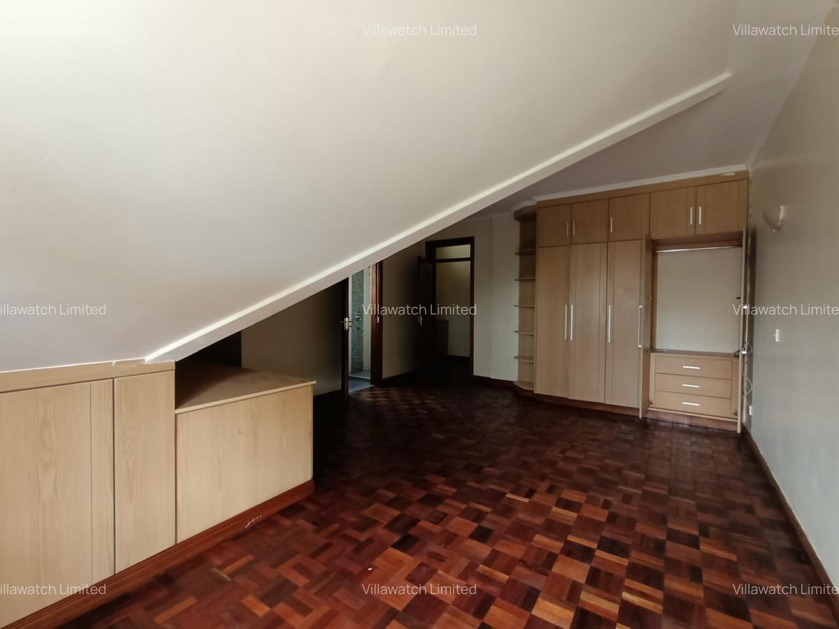 5 Bed Townhouse with En Suite in Lavington - 11