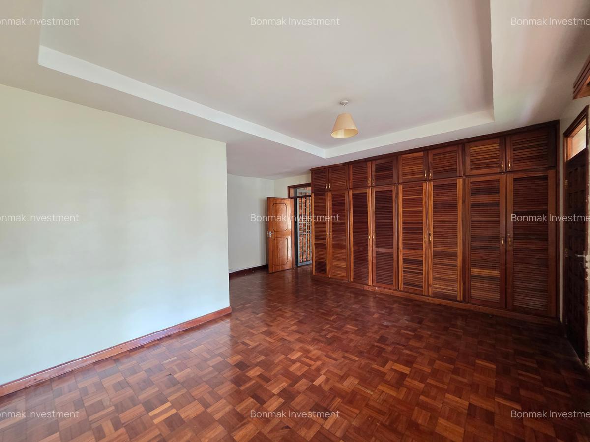 5 Bed House with En Suite at Old Runda. - 18