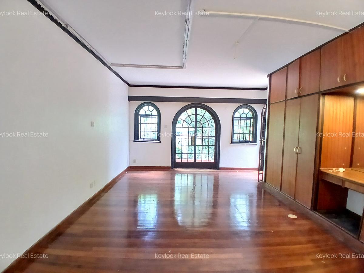 4 Bed Townhouse with En Suite at Riverside Drive - 18