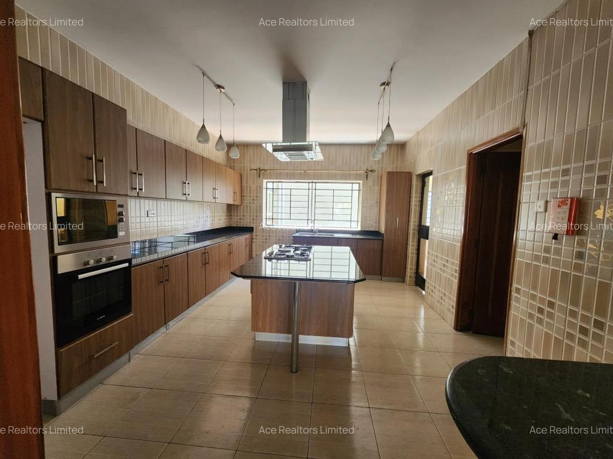 3 Bed Apartment with En Suite at Raphta Road - 6