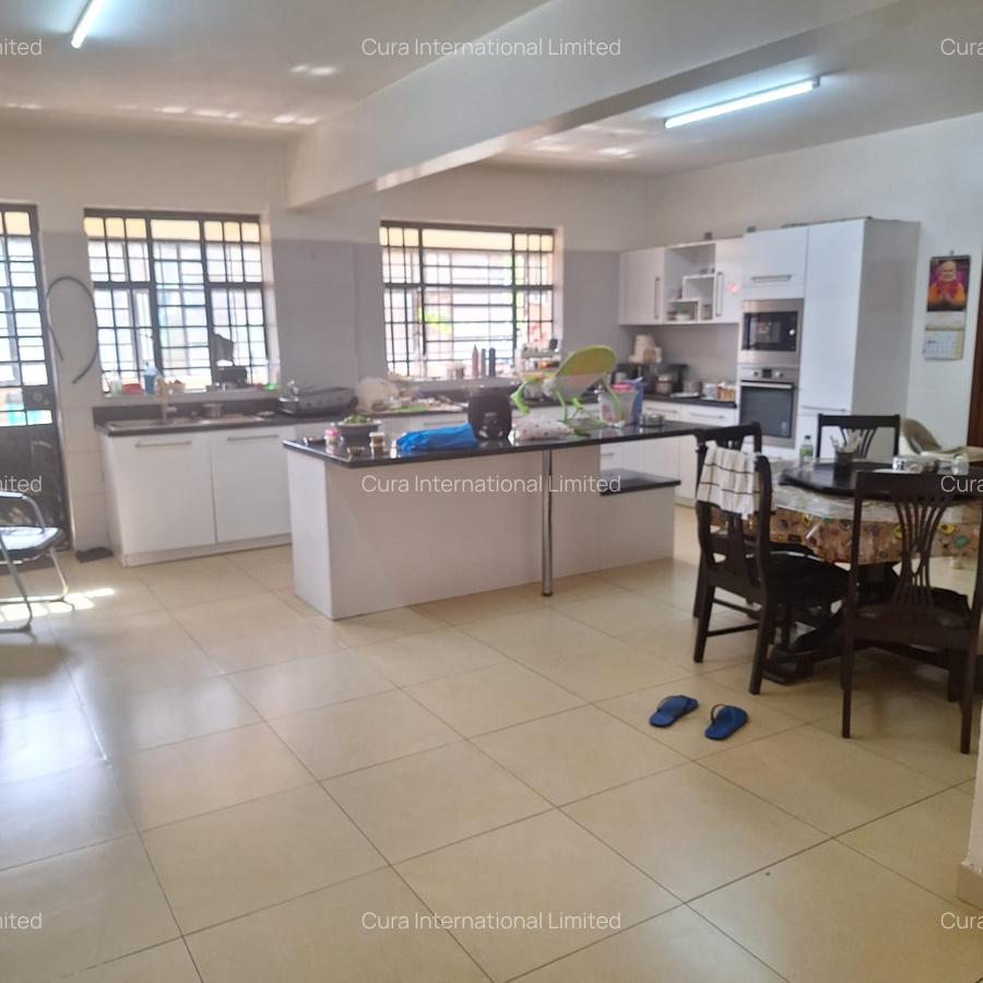 4 Bed Apartment with En Suite in Parklands - 2
