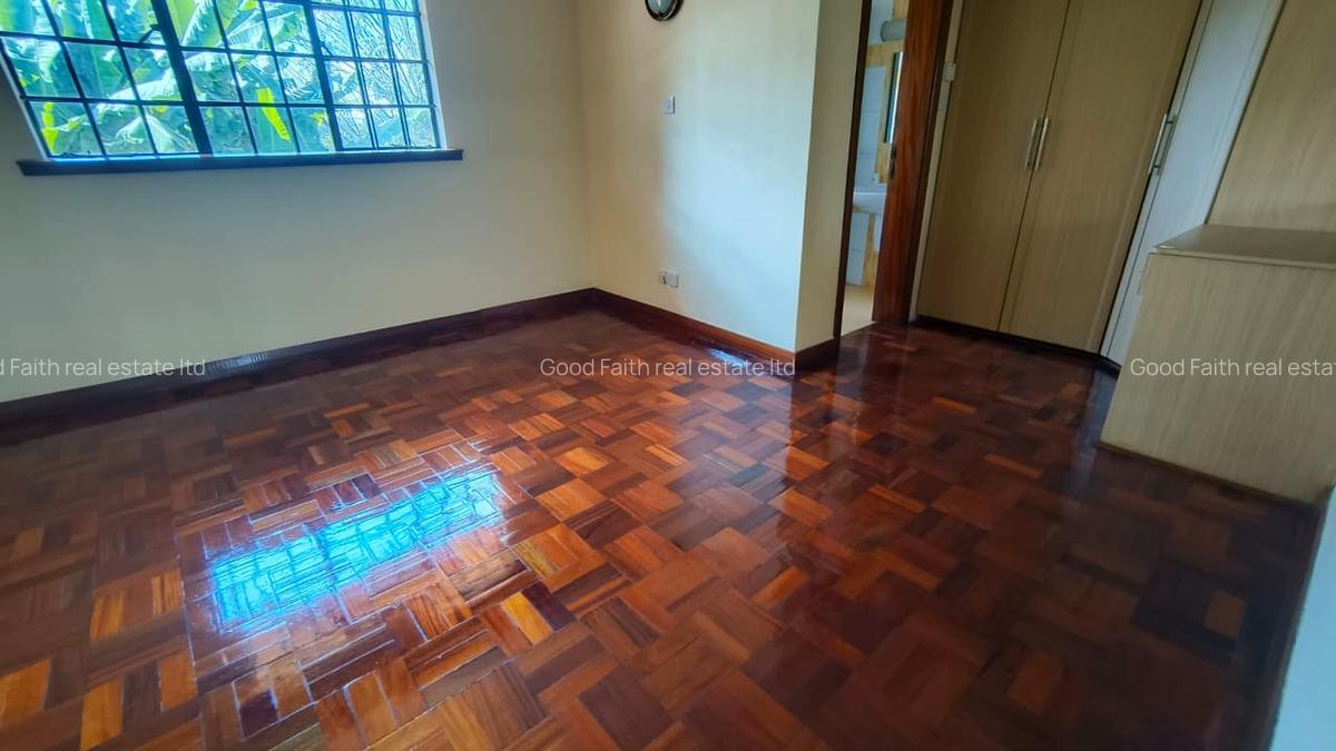 5 Bed House with En Suite in Runda - 14