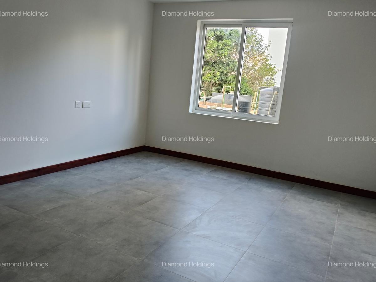 3 Bed Apartment with En Suite at Parklands - 11