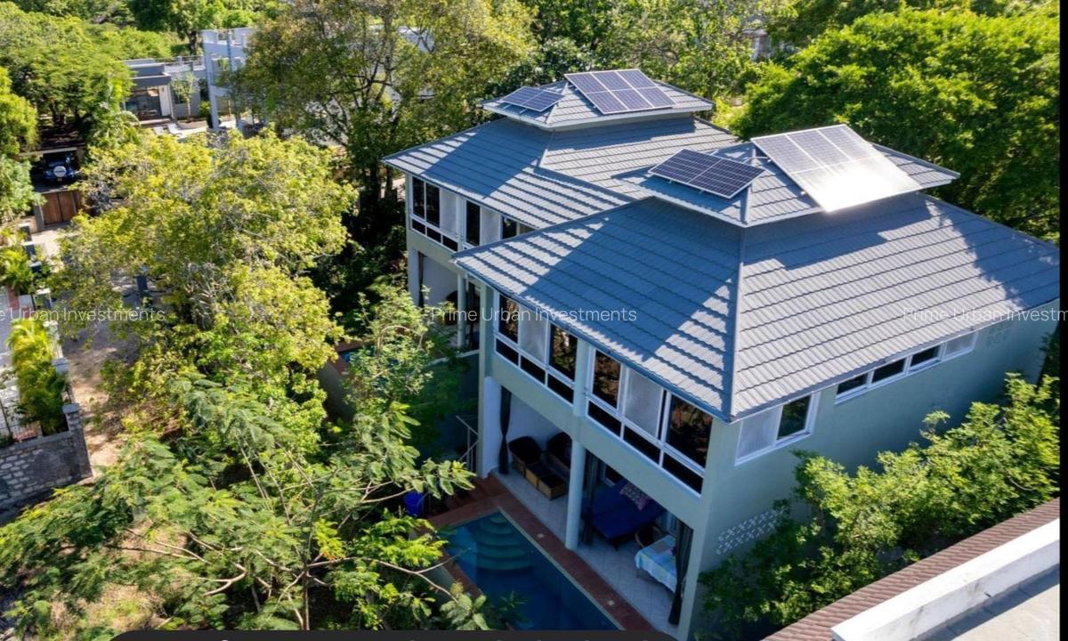 8 Bed House with En Suite in Diani - 1