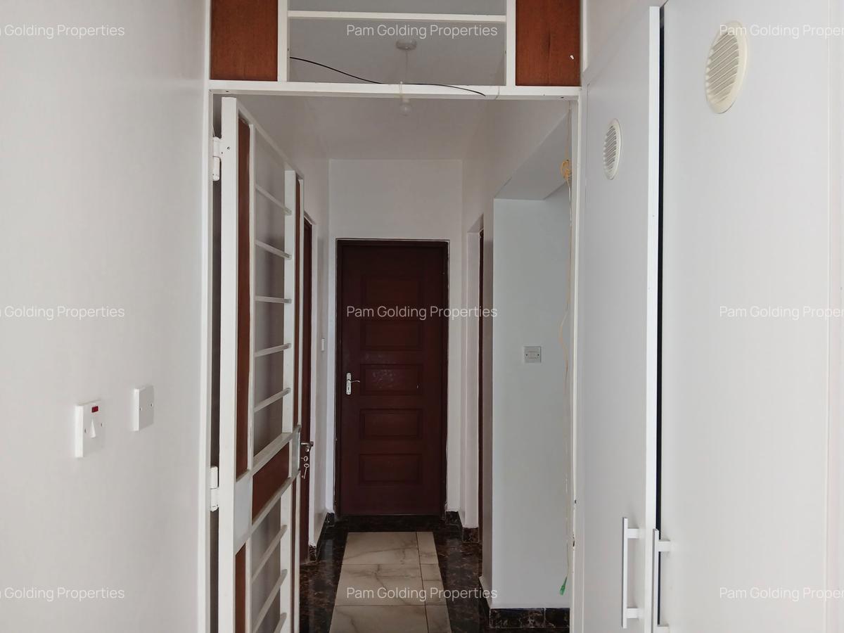 3 Bed Apartment with En Suite in Parklands - 8