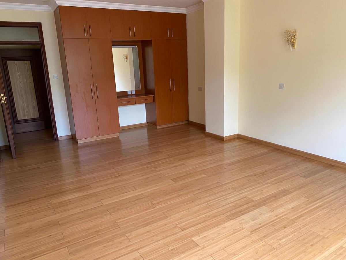 3 Bed Apartment with En Suite in Parklands - 11