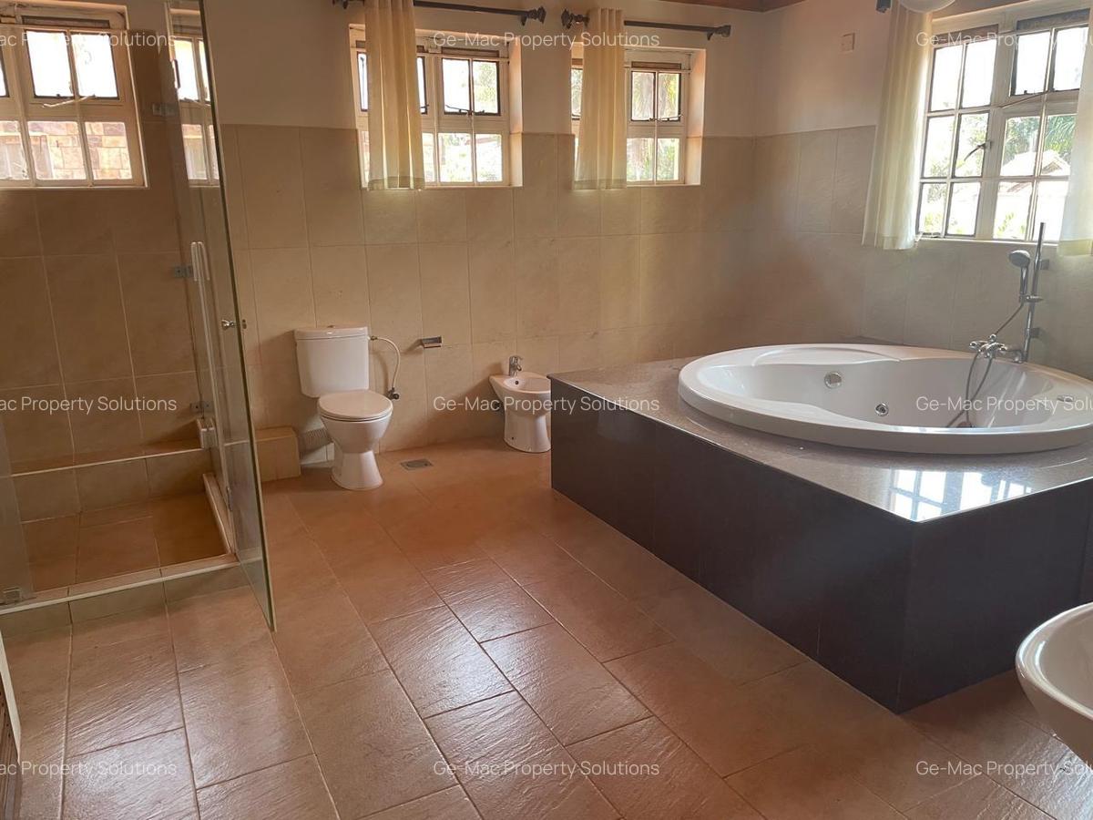 5 Bed House with En Suite in Runda - 13