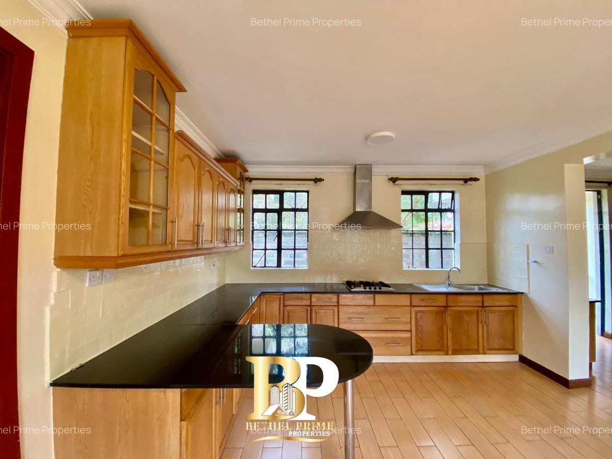 3 Bed Townhouse with En Suite in Lavington - 4