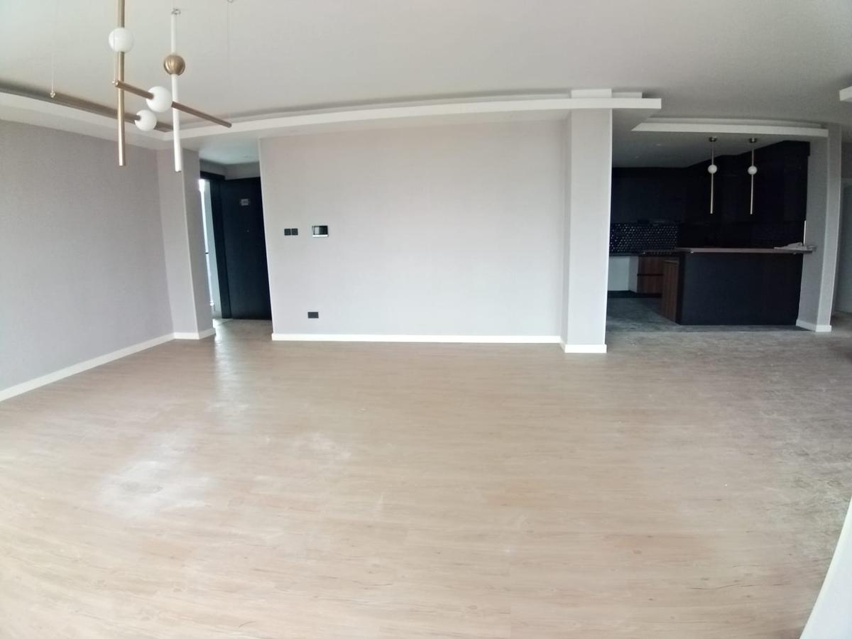 2 bed apartment with en suite in westlands area