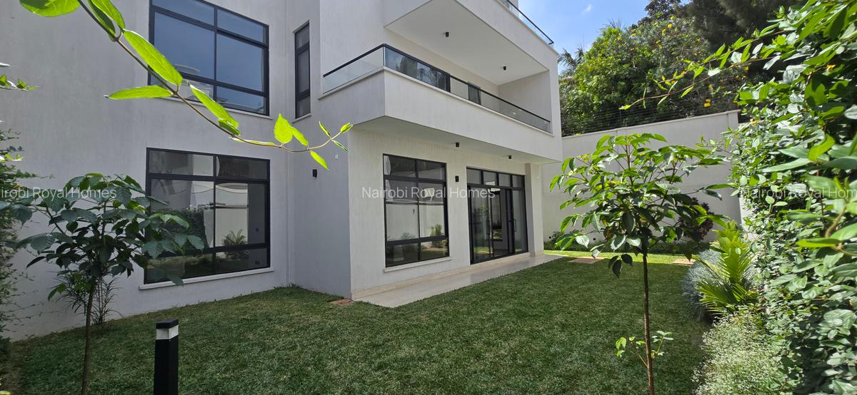 5 Bed Townhouse with En Suite at Lavington Green - 1