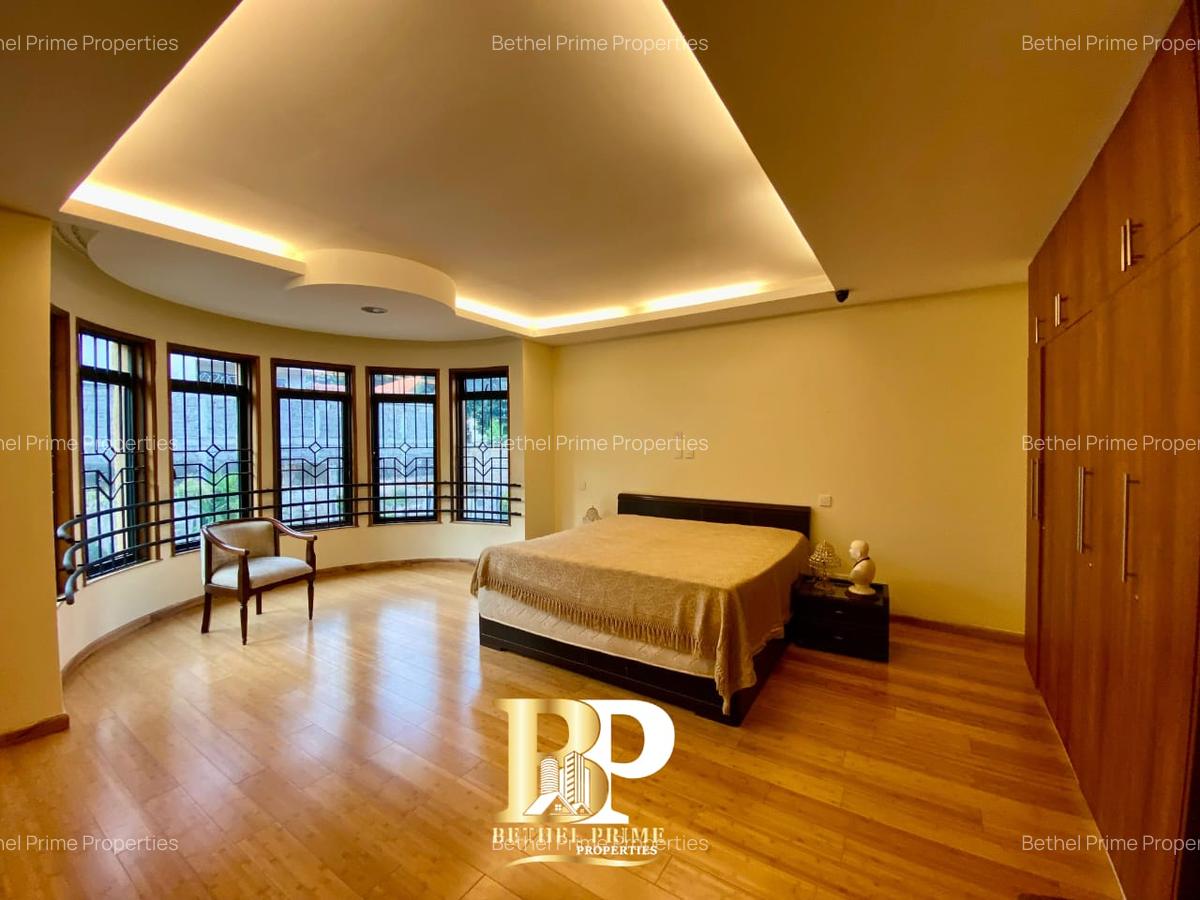 5 Bed Villa with En Suite in Kyuna - 17