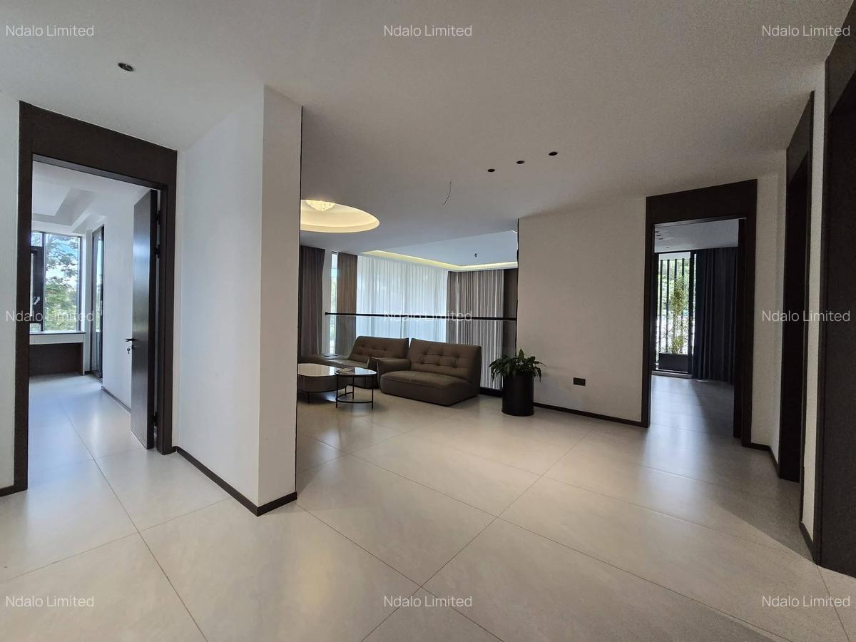 5 Bed Townhouse with En Suite at Lavington - 6