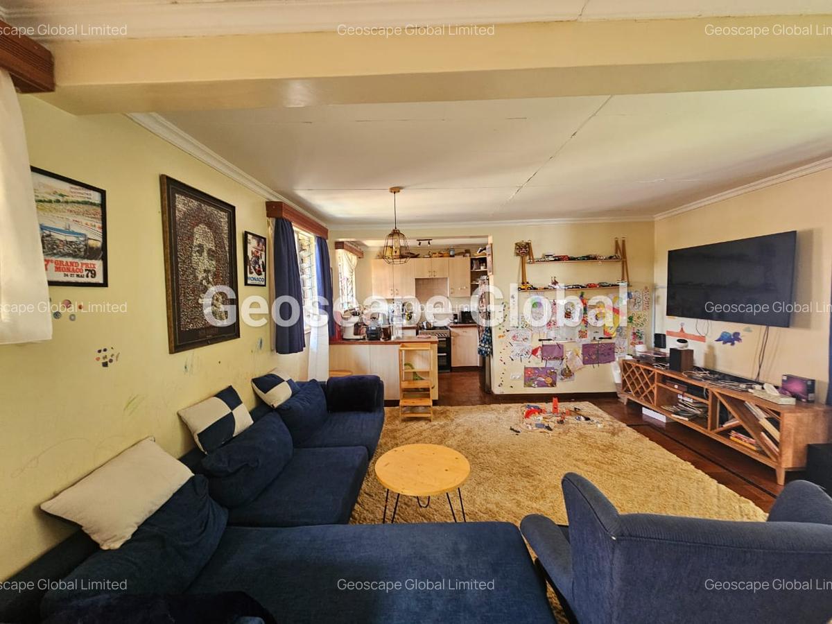 3 Bed House with En Suite in Lavington - 2