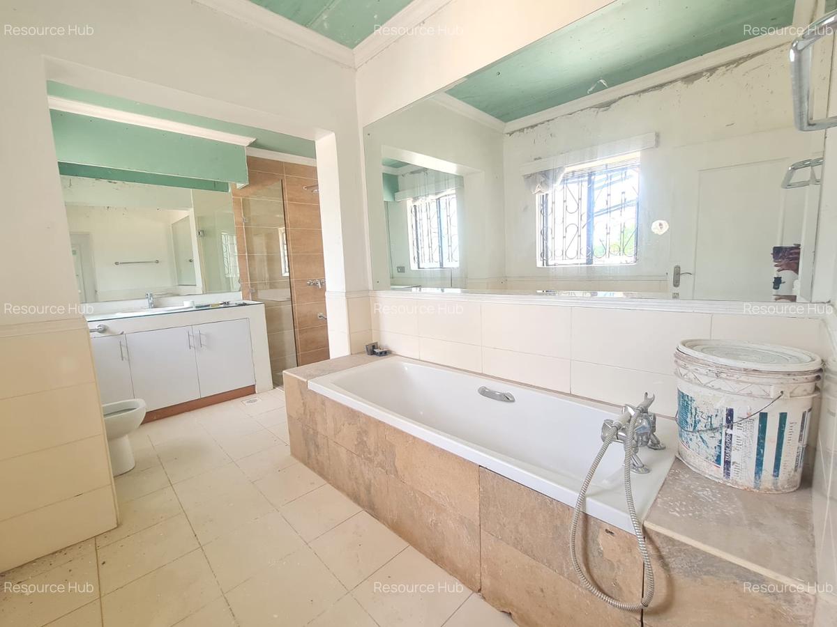 6 Bed House with En Suite at Lavington - 12
