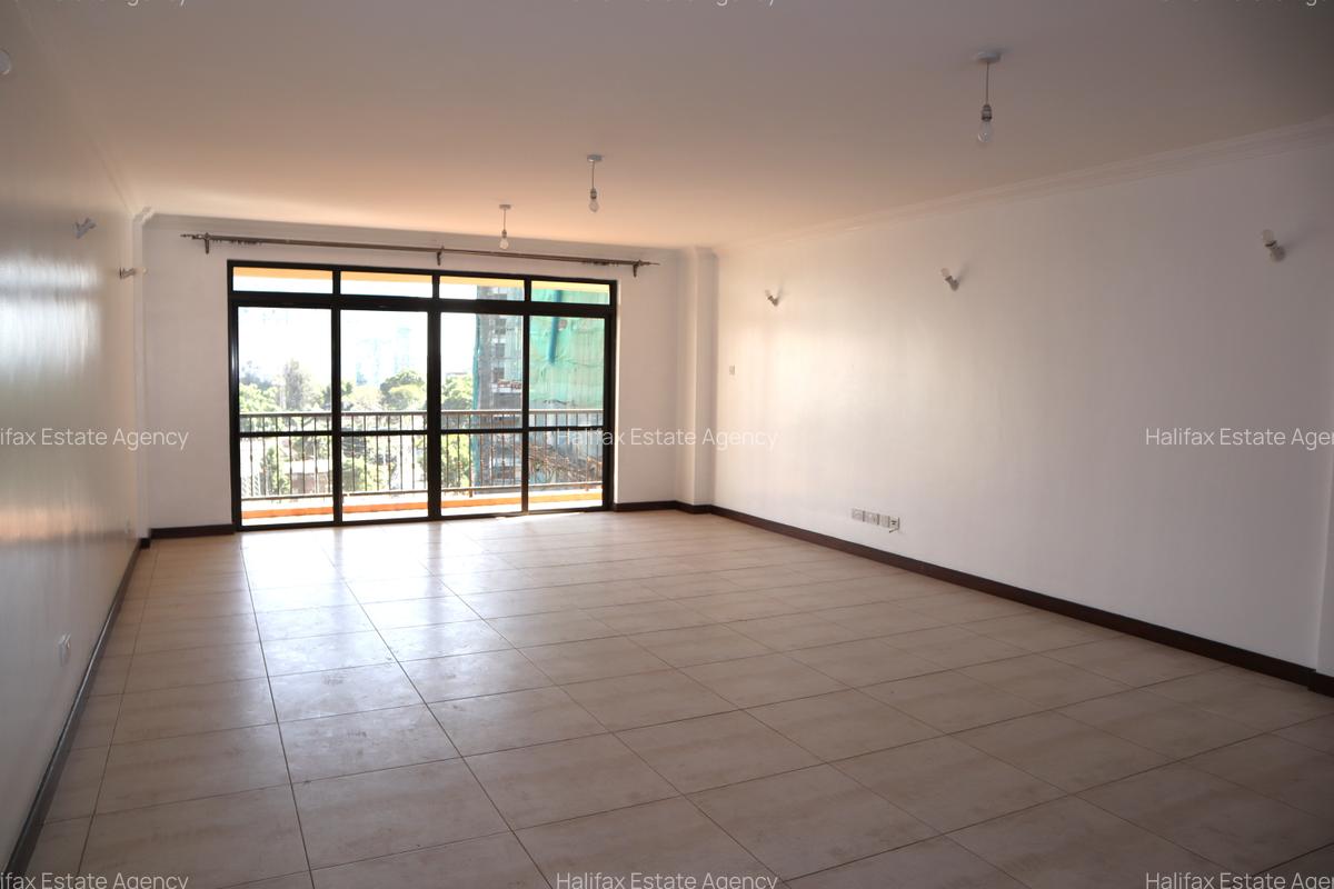 4 Bed Apartment with En Suite in Parklands - 2