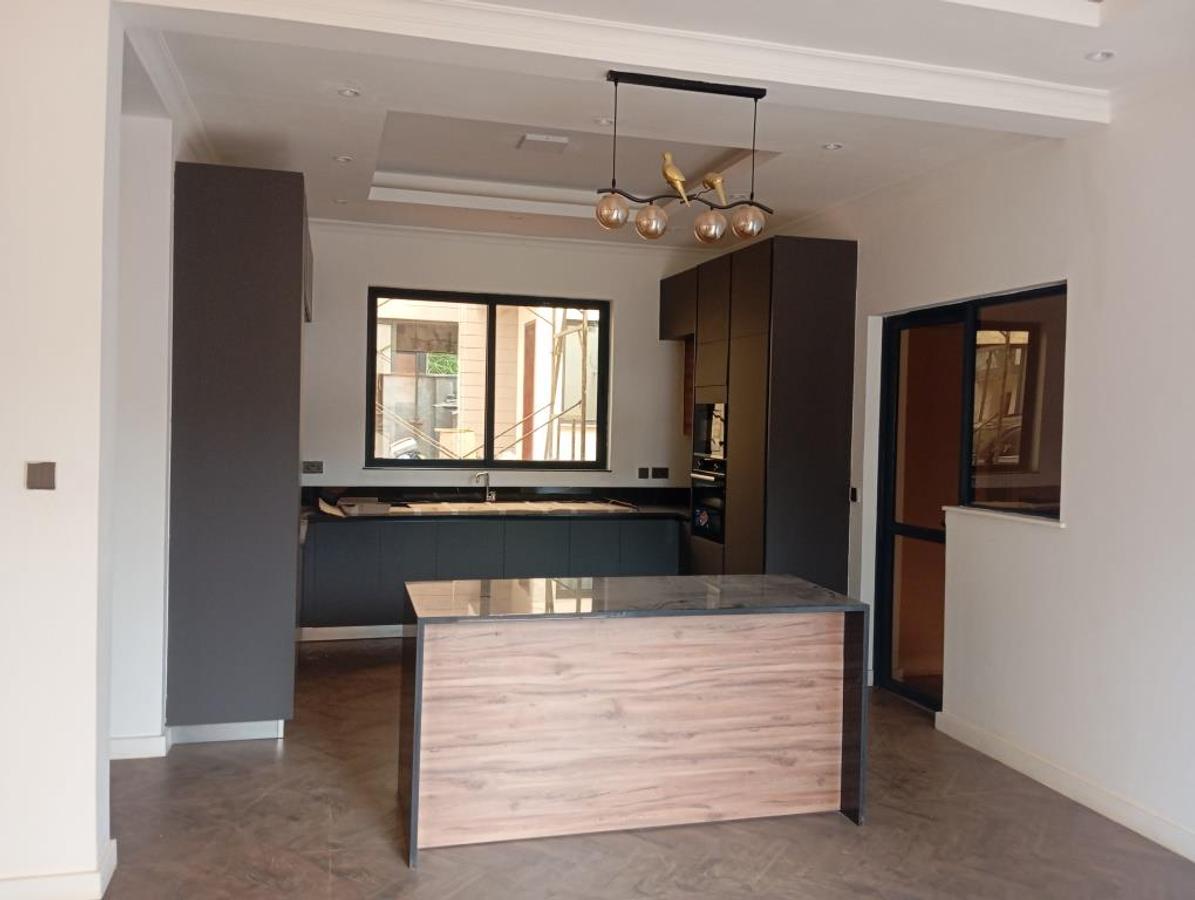 4 Bed Townhouse with En Suite at Lavington - 4