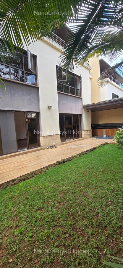 5 Bed Townhouse with En Suite at Lavington Green - 3