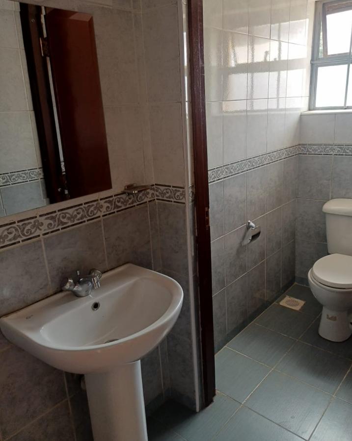 Serviced 3 Bed Apartment with En Suite in Kilimani - 10