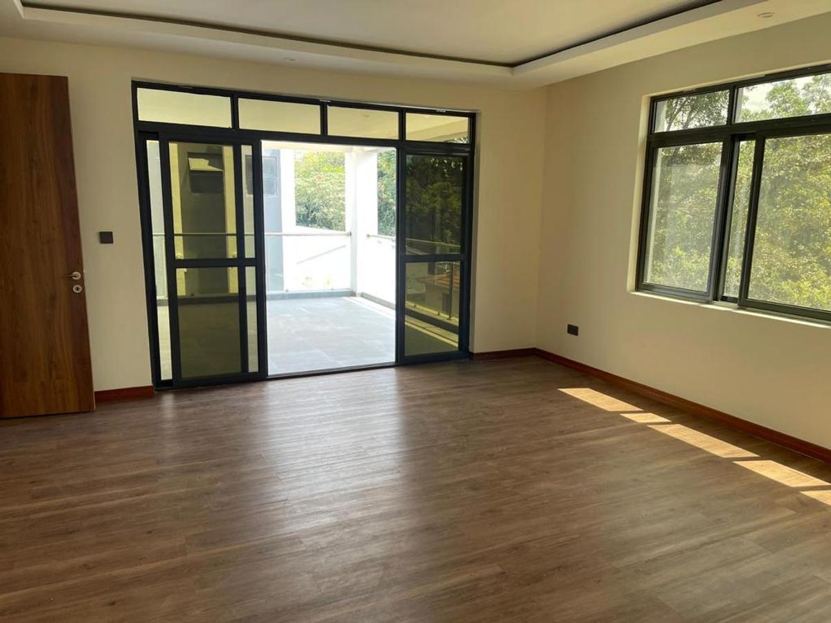 5 Bed Townhouse with En Suite in Lavington - 4