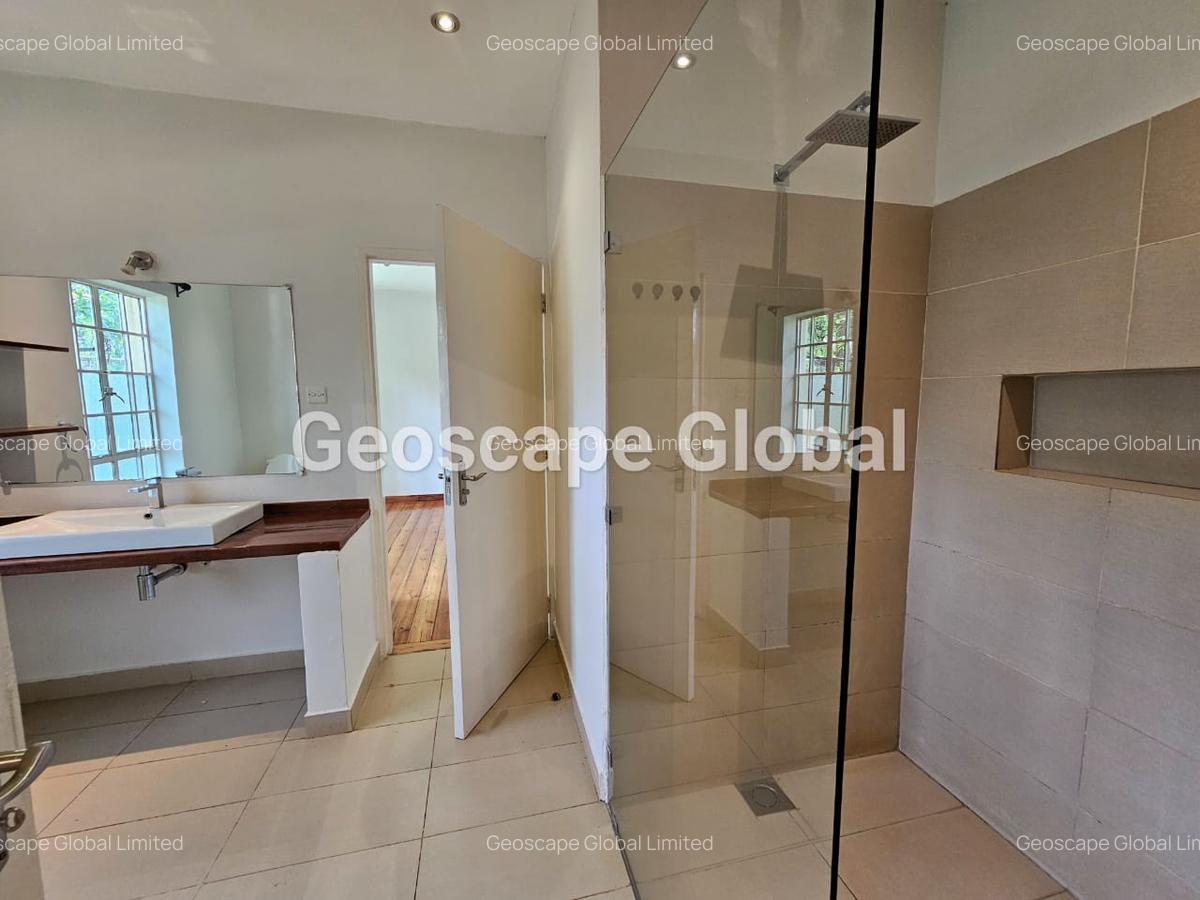 3 Bed House with En Suite in Ridgeways - 6