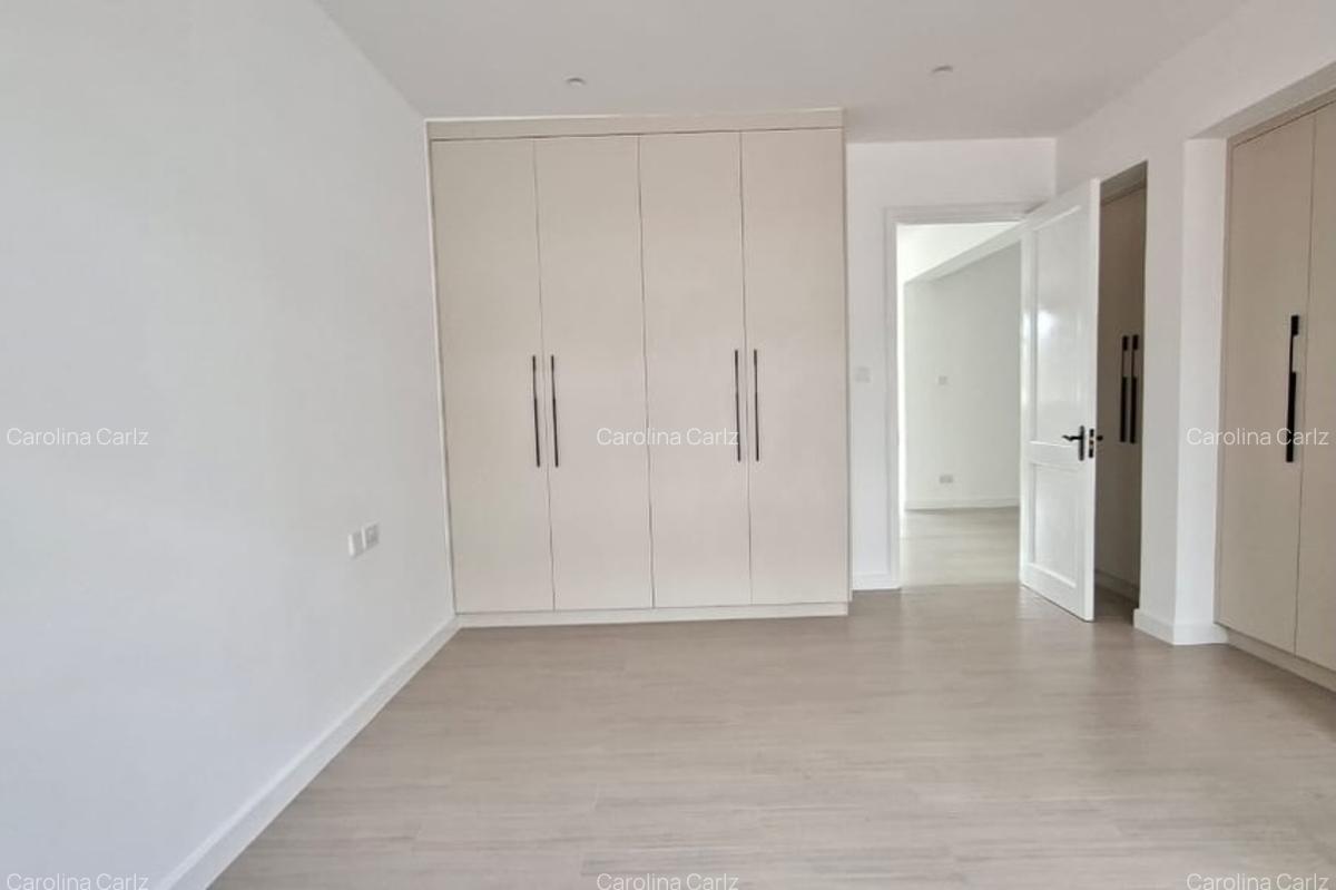 4 Bed House with En Suite at Brookside Drive - 9