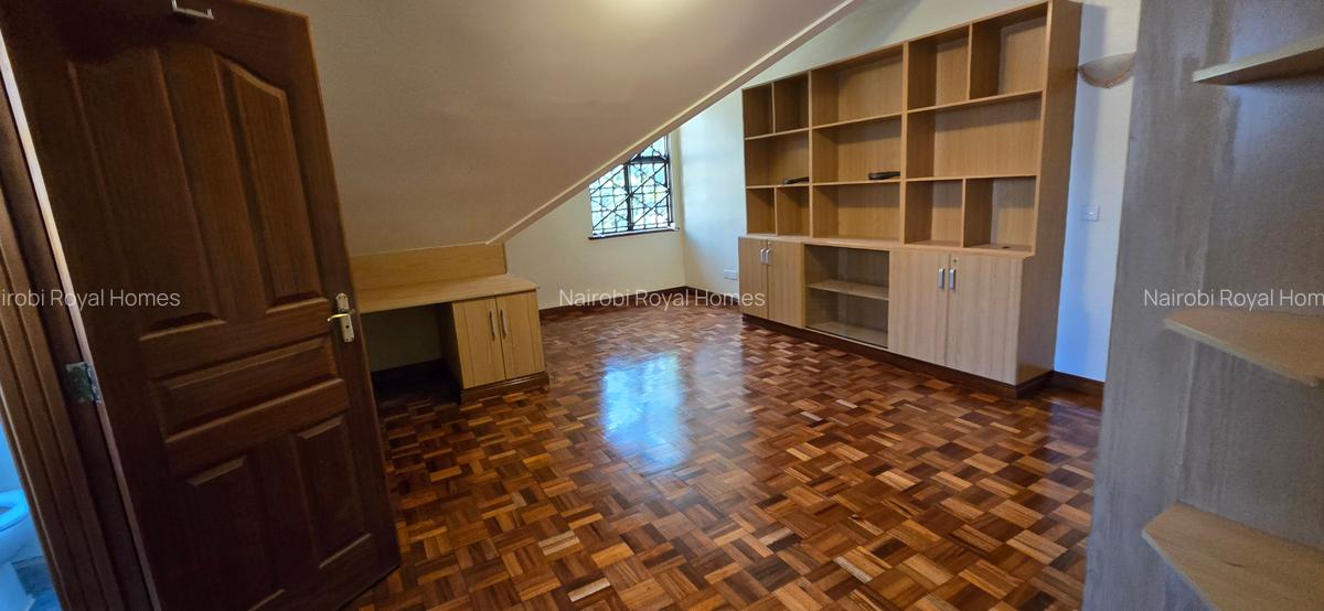 5 Bed Townhouse with En Suite at Lavington Green - 4