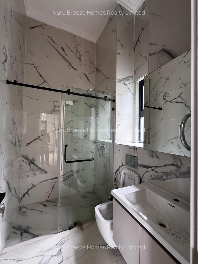 5 Bed Townhouse with En Suite in Lavington - 12