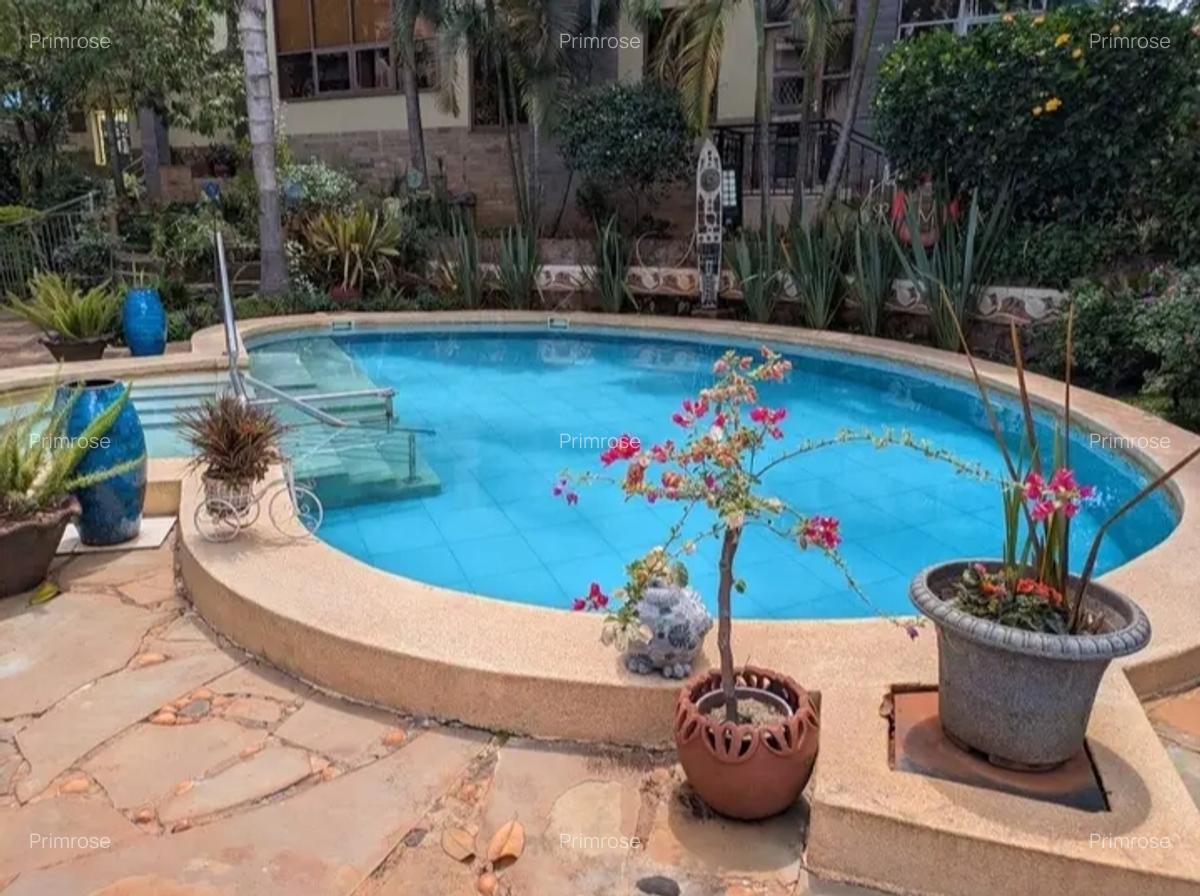 5 Bed Townhouse with En Suite in Spring Valley - 1