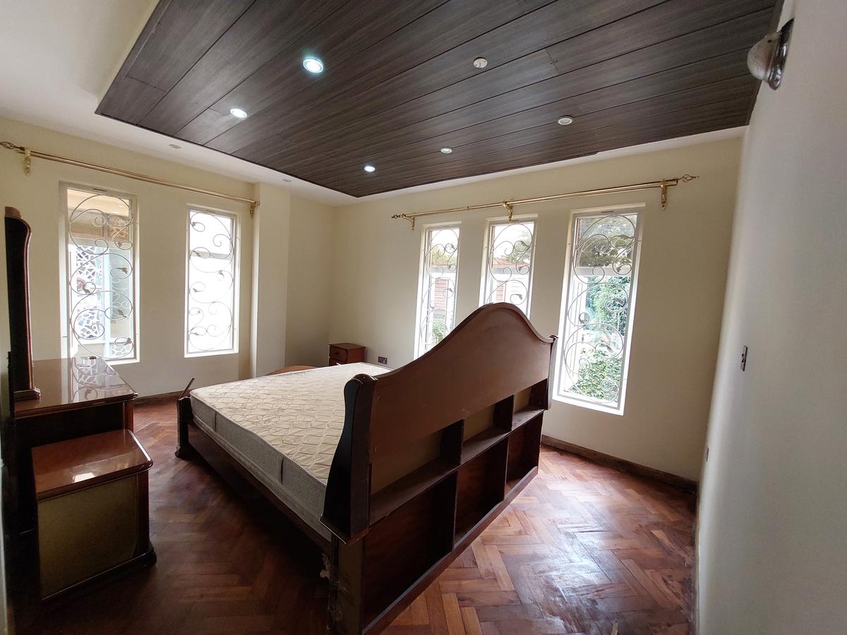 5 Bed Townhouse with En Suite at Lavington - 14