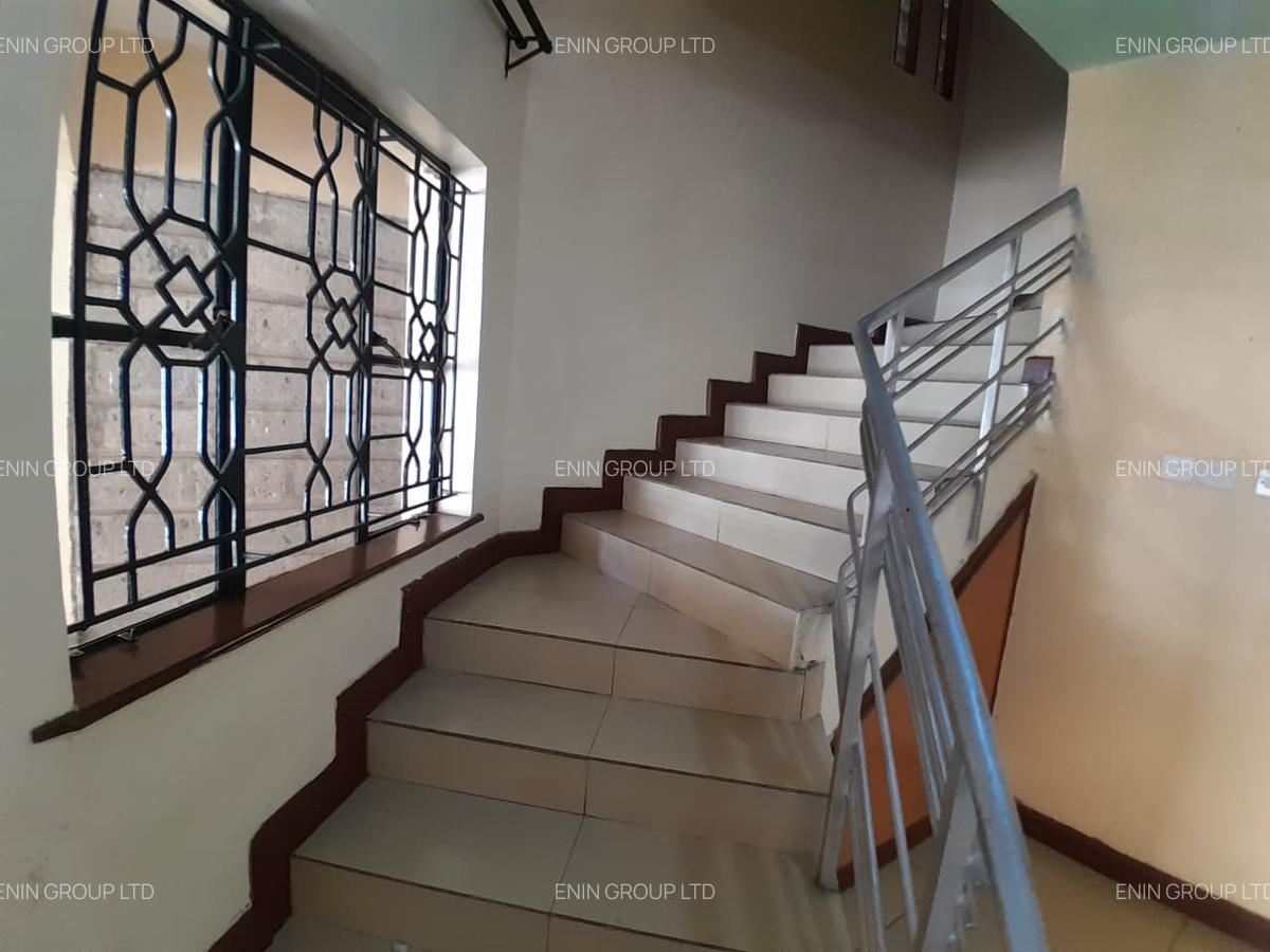 5 Bed Townhouse with En Suite in Lavington - 4