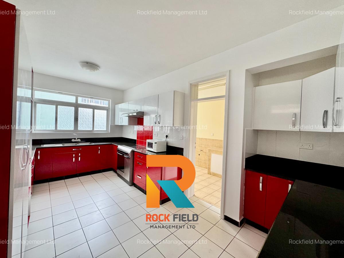 3 Bed Apartment with En Suite in Brookside - 7