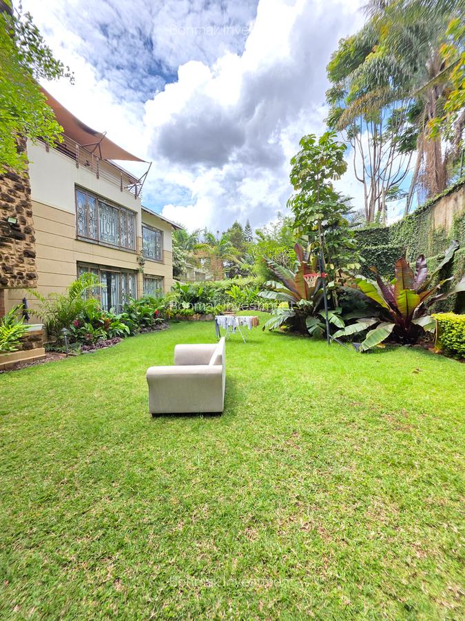 4 Bed Townhouse with En Suite at Lavington Green. - 4