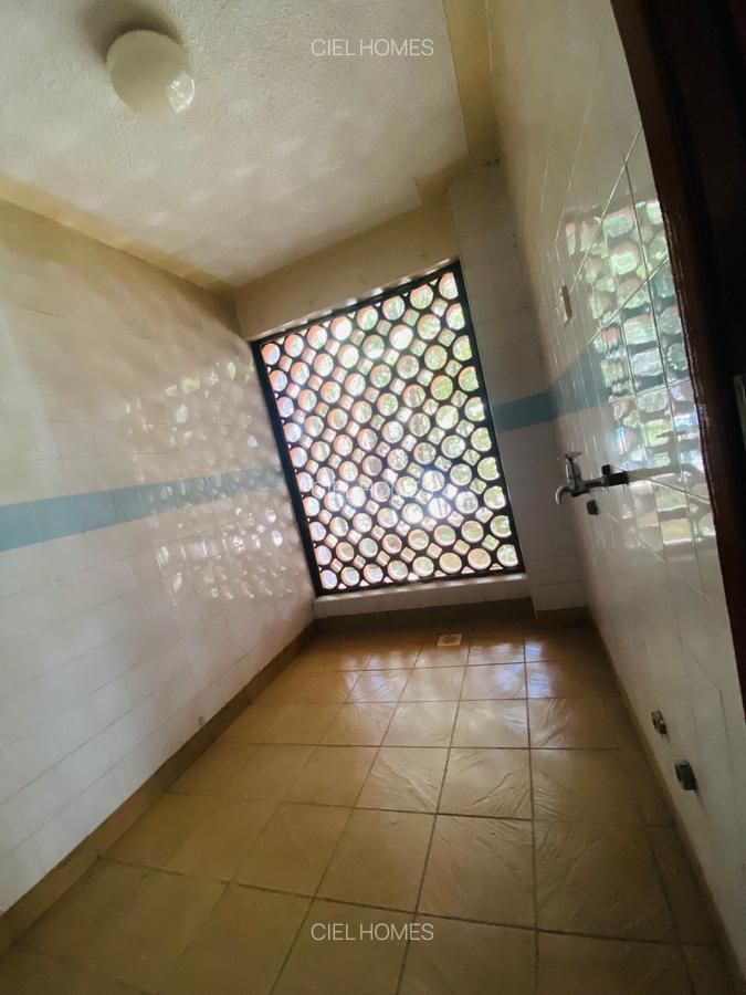 1 Bed Apartment with Swimming Pool at Wood Avenue - 5