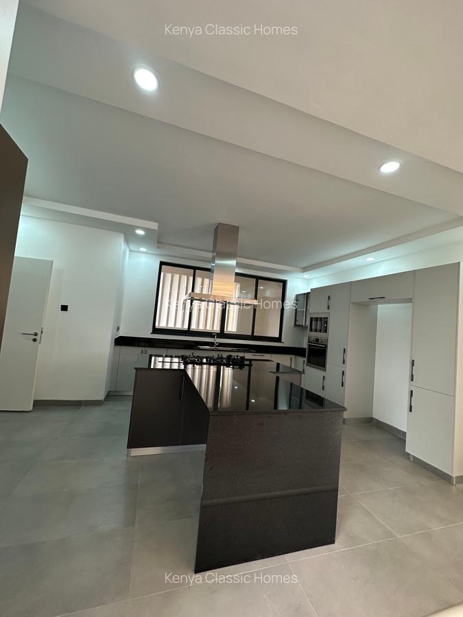 4 Bed Apartment with En Suite at Riverside - 15