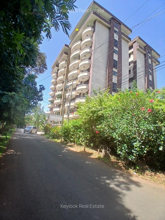 3 Bed Apartment with En Suite at Riverside - 1