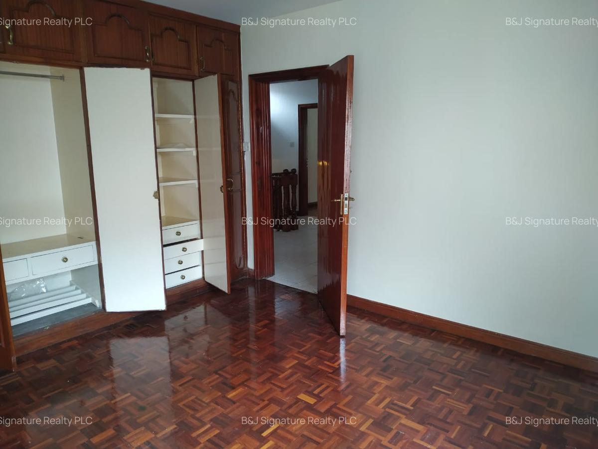 4 Bed Villa with En Suite in Spring Valley - 4