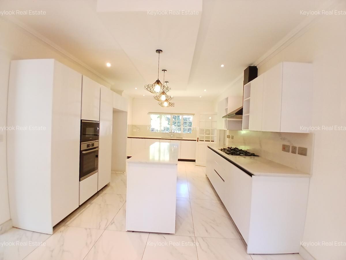 4 Bed House with En Suite at Lavington - 17