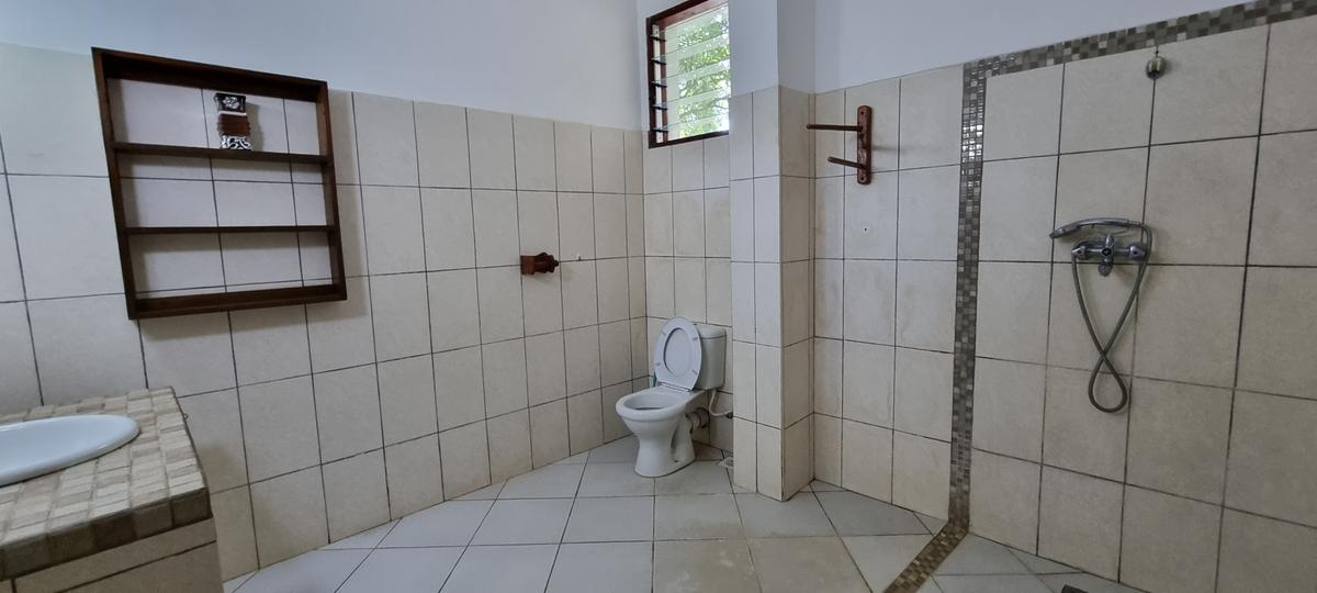 Serviced 3 Bed Apartment with En Suite at La-Marina Mtwapa - 9