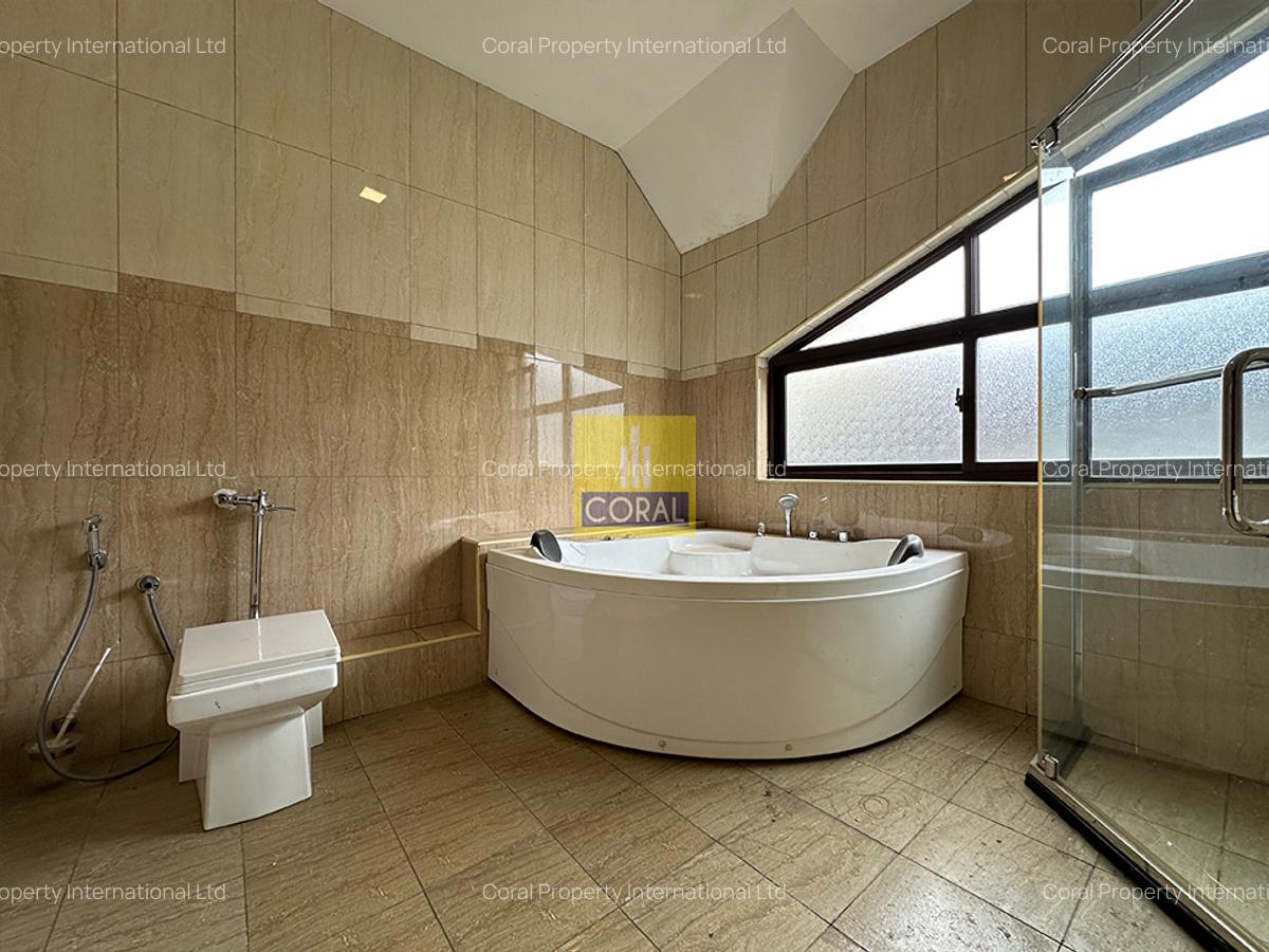 4 Bed Townhouse in Parklands - 18