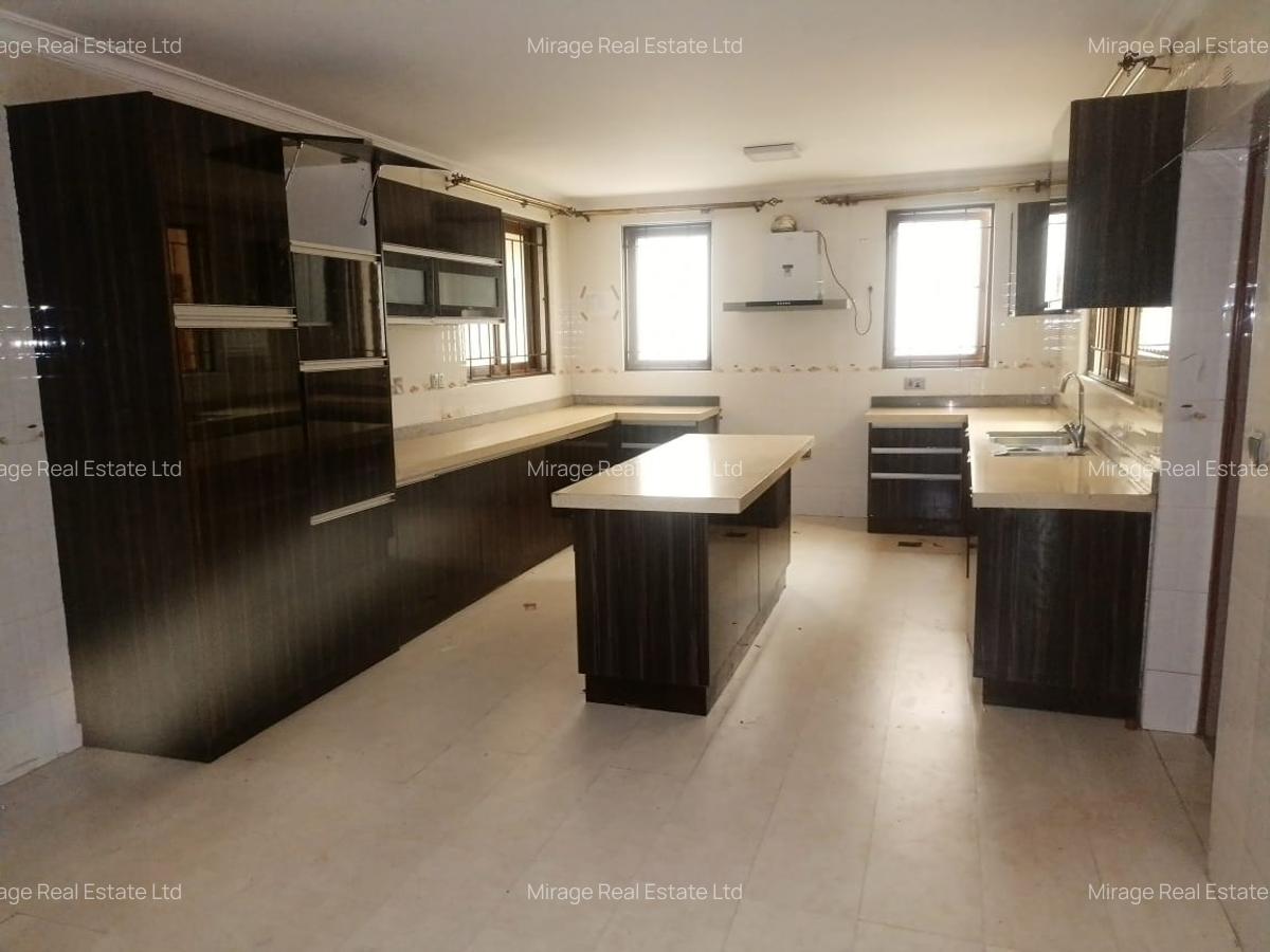 4 Bed Villa with En Suite in Lavington - 14