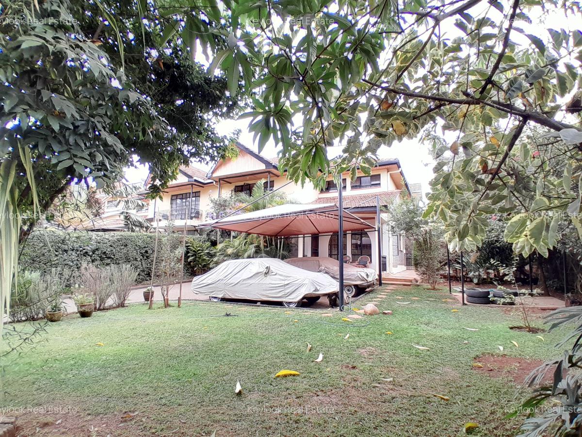 4 Bed Townhouse with En Suite at Lavington - 2
