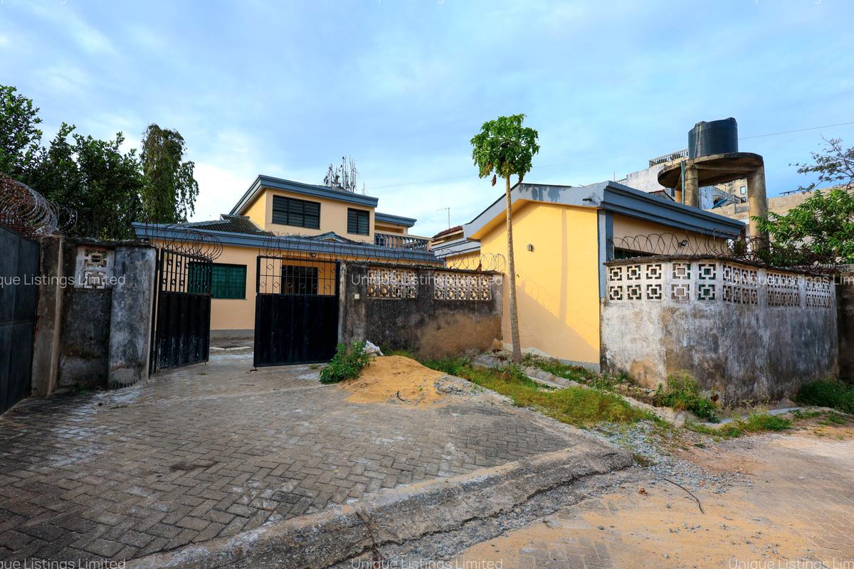 4 Bed House with Staff Quarters in Nyali Area - 1