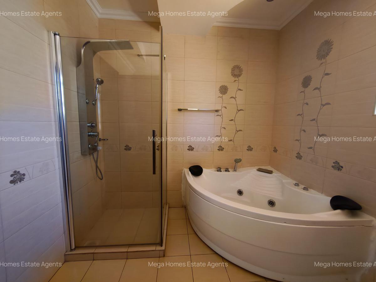 5 Bed House with En Suite in Runda - 16