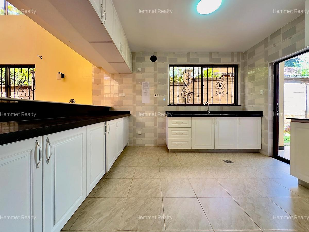 5 Bed Townhouse with En Suite in Lavington - 5